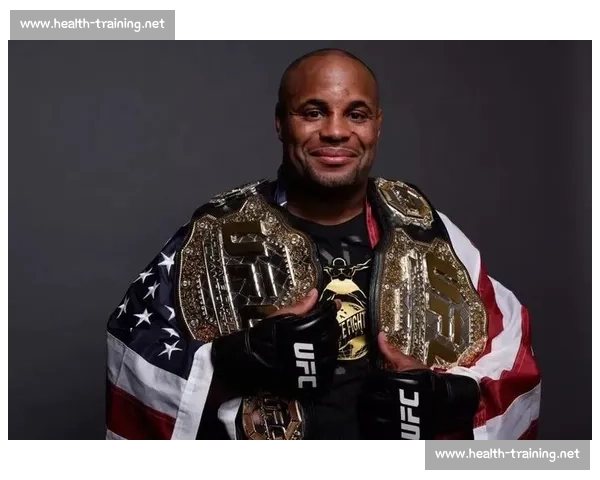 琼斯与科米尔宿敌对决揭示UFC历史巅峰之战真相背后争议与传奇