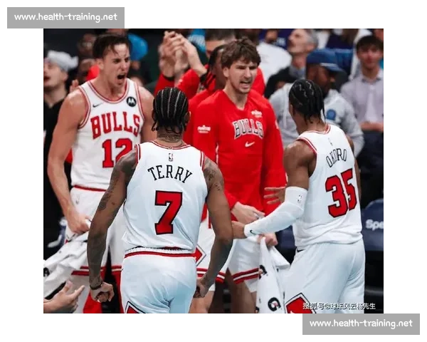 黄蜂对阵公牛焦点之战攻防博弈引爆赛场期待青春力量与老牌强队碰撞